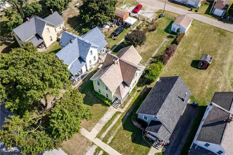 421 Adams St, Elyria, OH 44035 photo 2