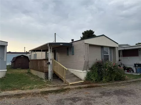604 Sheila Ave NW, New Philadelphia, OH 44663