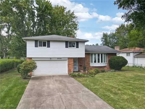 29408 Stewart Dr, North Olmsted, OH 44070