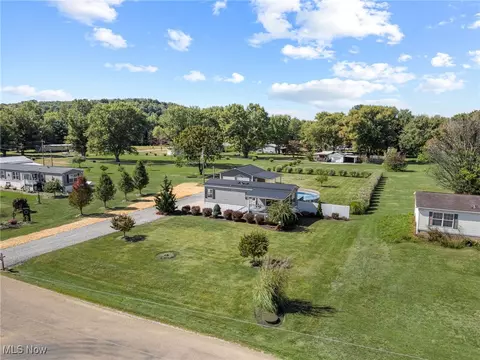 9144 Malwayne Dr NW, Malvern, OH 44644