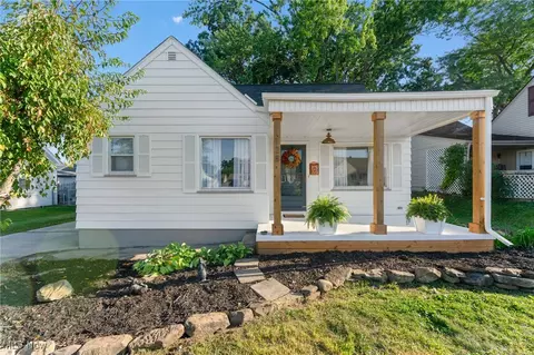 128 Renee Dr, Struthers, OH 44471