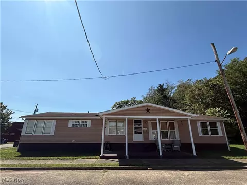 301 3rd Ave, Yorkville, OH 43971