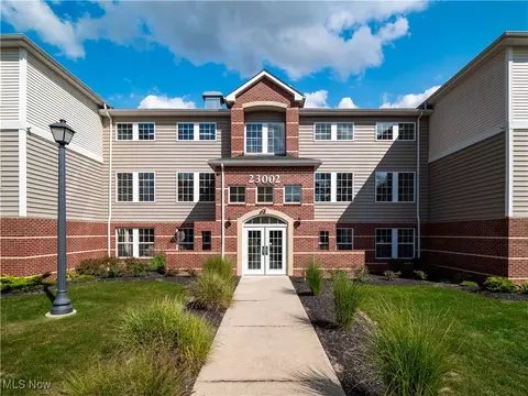 23002 Chandlers Ln #342, Olmsted Falls, OH 44138