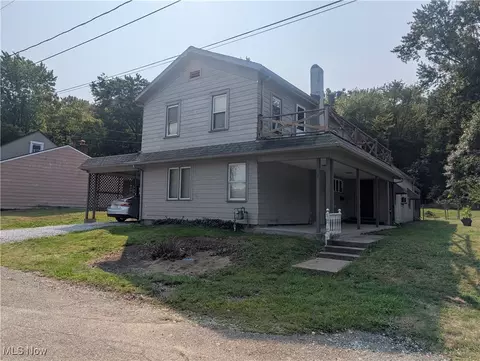 402 E Bank St, Uhrichsville, OH 44683
