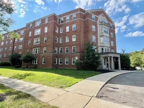13800 Fairhill Rd #321, Shaker Heights, OH 44120
