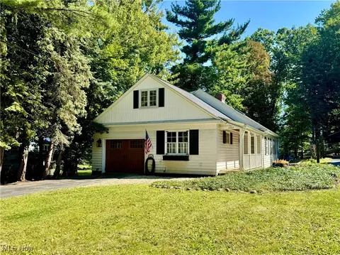 1333 Clearview Rd, Lyndhurst, OH 44124