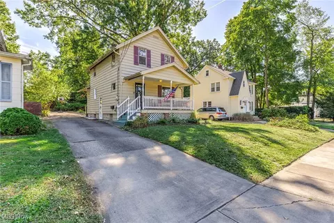 1933 10th St, Cuyahoga Falls, OH 44221