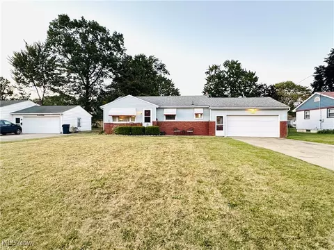 1720 Sequoya Dr, Youngstown, OH 44514