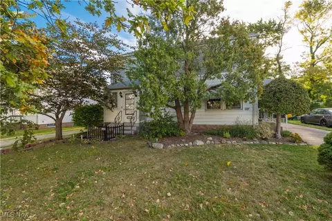 1501 E 248th St, Euclid, OH 44117 photo 2