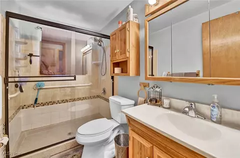Bath - 1877 E 39th St, Lorain, OH 44055 photo 1 of 2