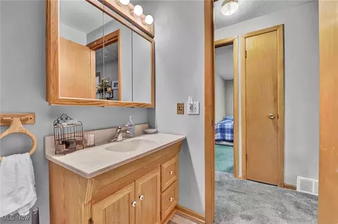 Bath - 1877 E 39th St, Lorain, OH 44055 photo 2 of 2
