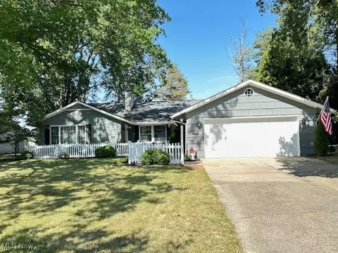 272 Pineview Dr, Berea, OH 44017