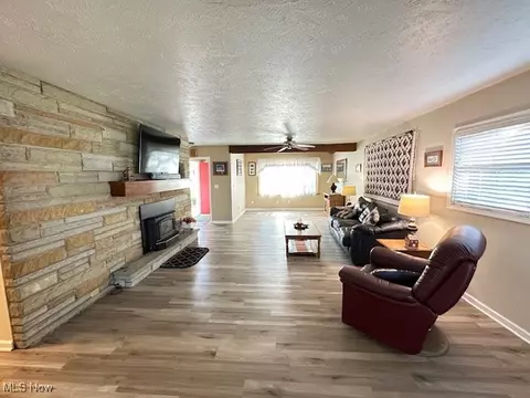 Living - 272 Pineview Dr, Berea, OH 44017 photo 3 of 4
