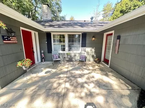 Exterior - 272 Pineview Dr, Berea, OH 44017 photo 4 of 8