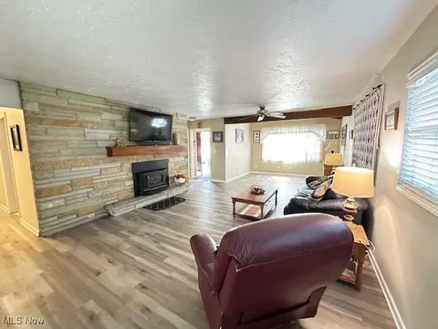 Living - 272 Pineview Dr, Berea, OH 44017 photo 2 of 4