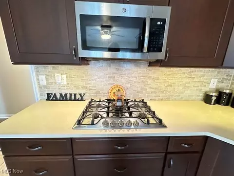 Kitchen - 272 Pineview Dr, Berea, OH 44017 photo 3 of 4