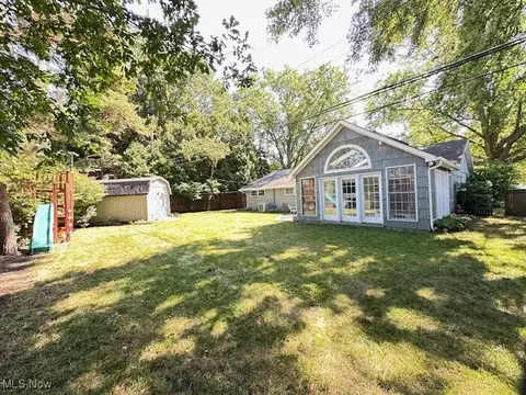 Exterior - 272 Pineview Dr, Berea, OH 44017 photo 5 of 8