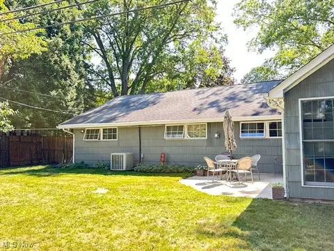 Exterior - 272 Pineview Dr, Berea, OH 44017 photo 6 of 8
