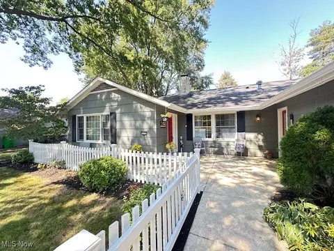 Exterior - 272 Pineview Dr, Berea, OH 44017 photo 1 of 8