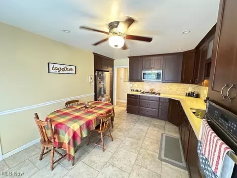 Kitchen - 272 Pineview Dr, Berea, OH 44017 photo 4 of 4
