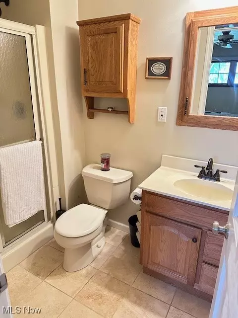 Bath - 272 Pineview Dr, Berea, OH 44017 photo 1 of 4