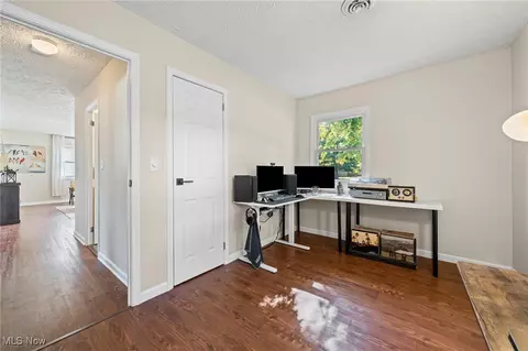 Entry Way - 540 Hilliard Rd, Elyria, OH 44035 photo 2 of 2