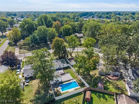 View/Area - 540 Hilliard Rd, Elyria, OH 44035 photo 4 of 7