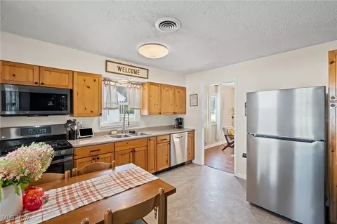 Kitchen - 540 Hilliard Rd, Elyria, OH 44035 photo 1 of 2