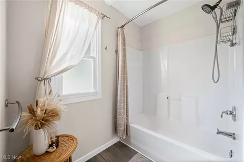 Bath - 540 Hilliard Rd, Elyria, OH 44035 photo 2 of 3