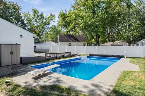 Exterior - 540 Hilliard Rd, Elyria, OH 44035 photo 8 of 12