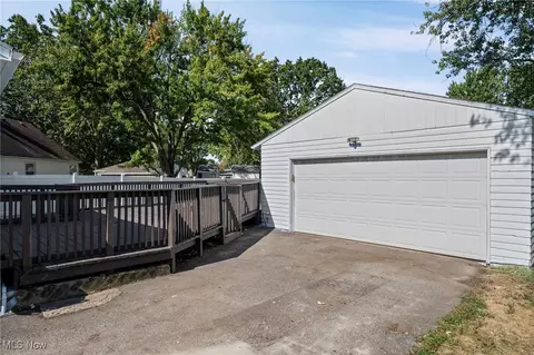 Exterior - 540 Hilliard Rd, Elyria, OH 44035 photo 5 of 12