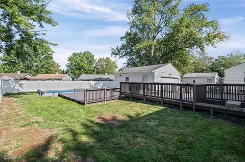 Exterior - 540 Hilliard Rd, Elyria, OH 44035 photo 6 of 12