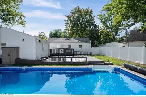 Exterior - 540 Hilliard Rd, Elyria, OH 44035 photo 9 of 12
