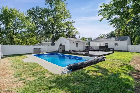 Exterior - 540 Hilliard Rd, Elyria, OH 44035 photo 7 of 12