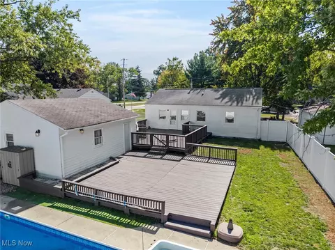 Exterior - 540 Hilliard Rd, Elyria, OH 44035 photo 11 of 12