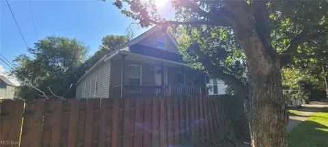2071 W 45th St, Cleveland, OH 44102