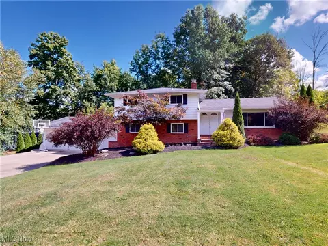38280 Fox Run Dr, Solon, OH 44139