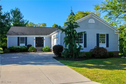 6670 Arlington Dr, Westfield Center, OH 44251