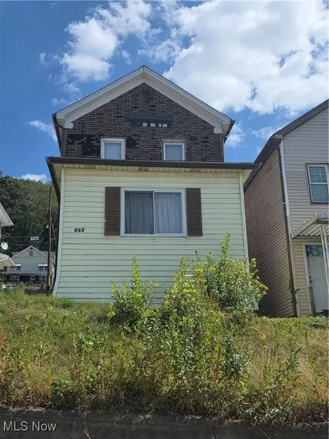 982 Neville St, Follansbee, WV 26037