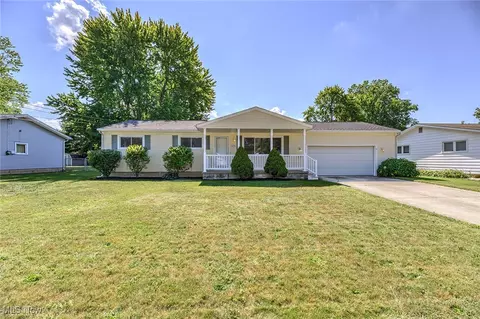 633 Sherrie Ln, Lorain, OH 44053