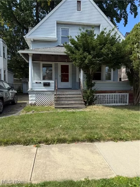 1450 Orchard Grv, Lakewood, OH 44107