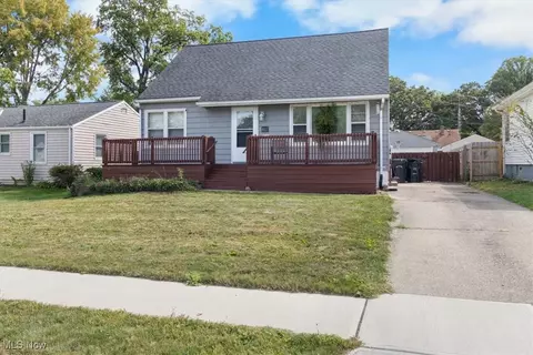 337 Harwood St, Elyria, OH 44035 photo 3