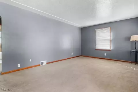 337 Harwood St, Elyria, OH 44035 photo 5