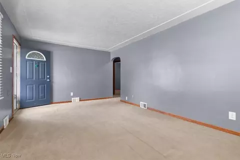 337 Harwood St, Elyria, OH 44035 photo 6