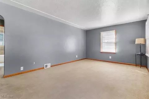 337 Harwood St, Elyria, OH 44035 photo 4