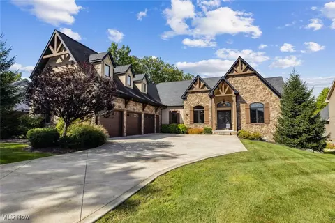 10628 Devonshire Dr, North Royalton, OH 44133