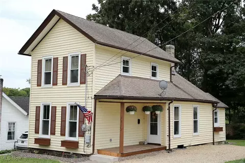 8210 Maple Ave, Garrettsville, OH 44231