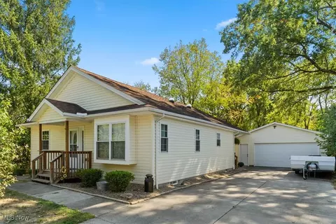 2332 Hillstock Ave, Akron, OH 44312