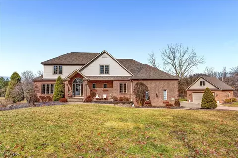 1343 Vermillion Dr, New Franklin, OH 44203