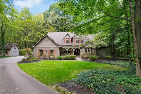 11510 Robin Wood Ln, Chagrin Falls, OH 44023
